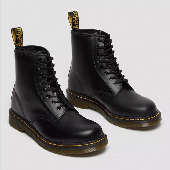 Dr. Martens 1460 SMOOTH LEATHER LACE UP BOOTS - Picture 2 of 12